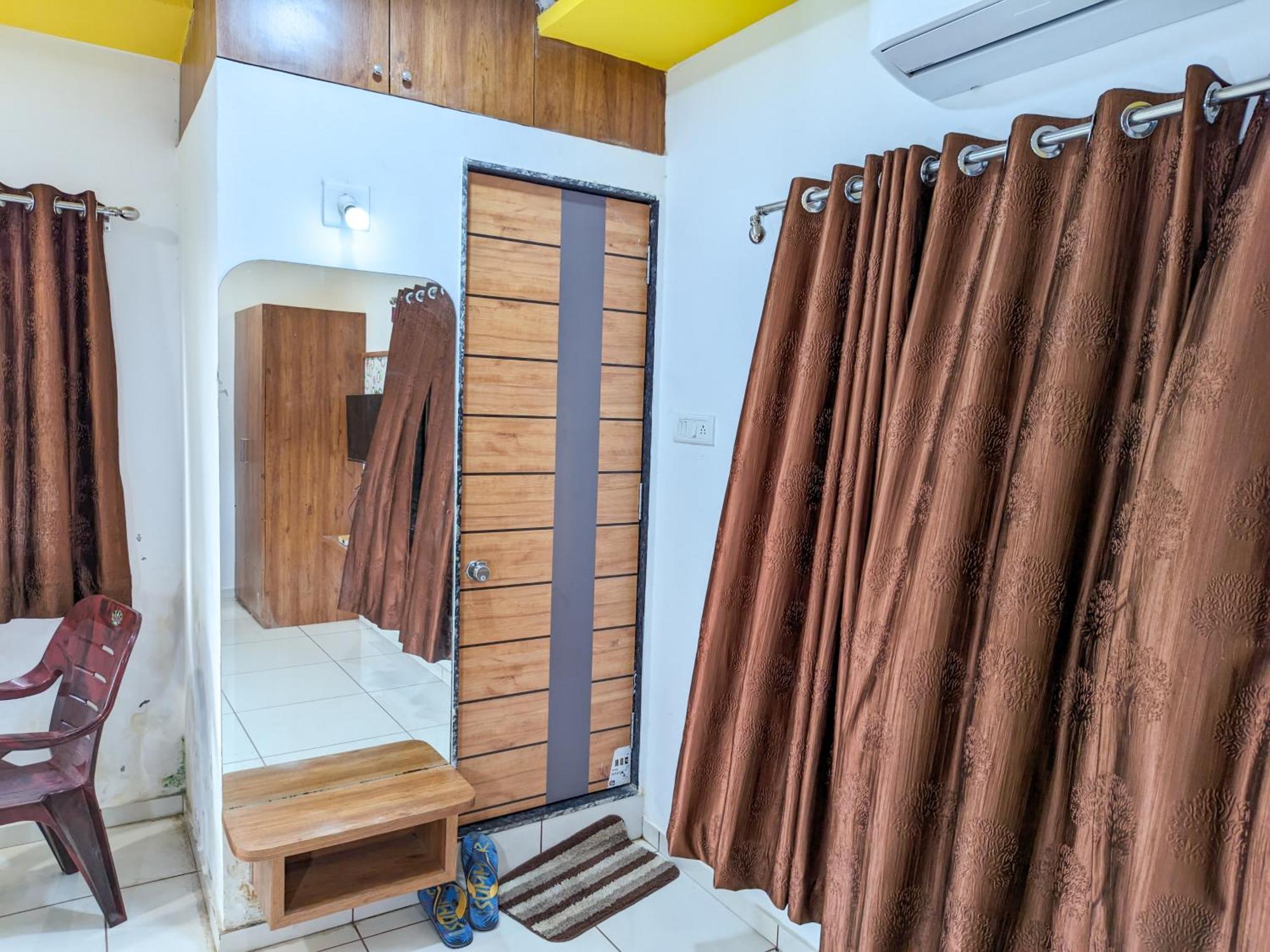 Samrat Homestay Garudeshwar Eksteriør billede
